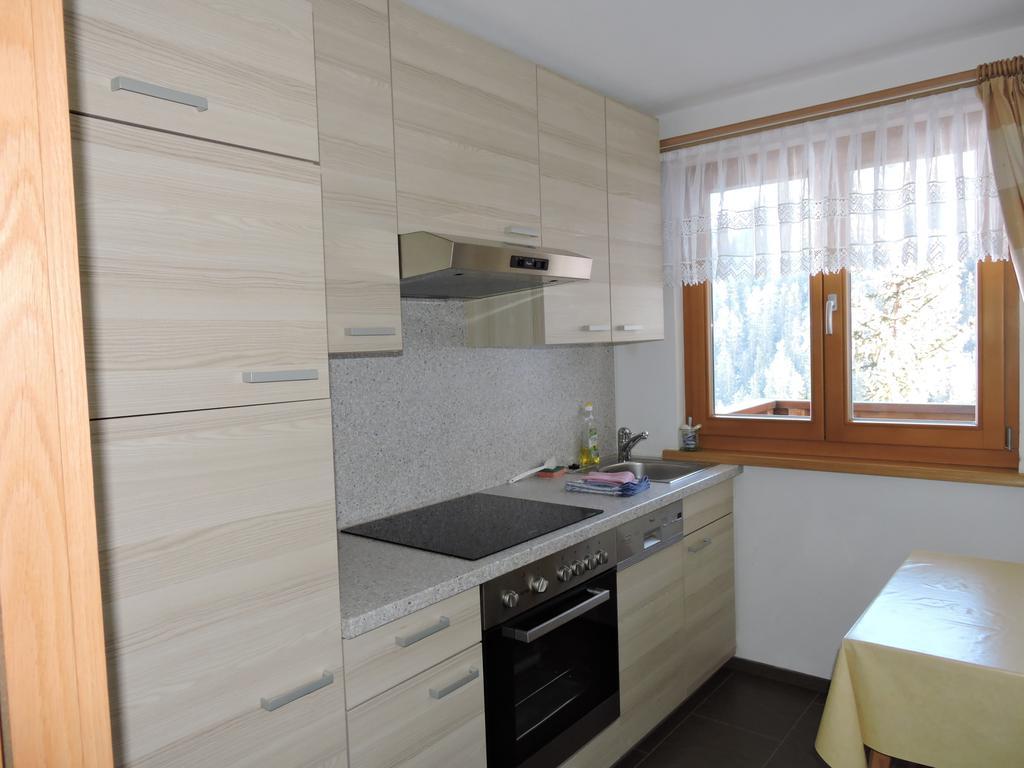 Haus Bergkristall Самнаун Стая снимка